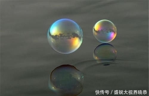 比太阳表面温度还高,肥皂泡破裂时温度达2万摄氏度,为何不会烧伤我们?