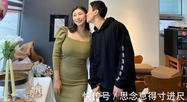 俯卧撑|40岁阿姨坚持健身多年，健身房里遇真爱，阅历也是一种美