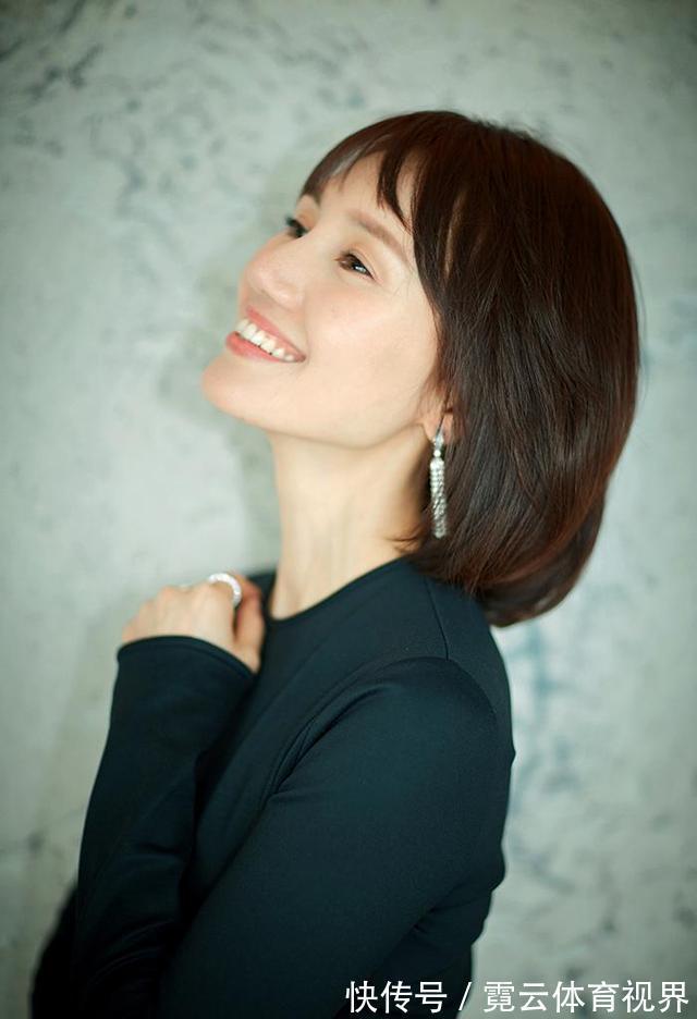 不老女神|女人过了50就放弃黑长直吧!试试今年流行的这4种发型,更减龄