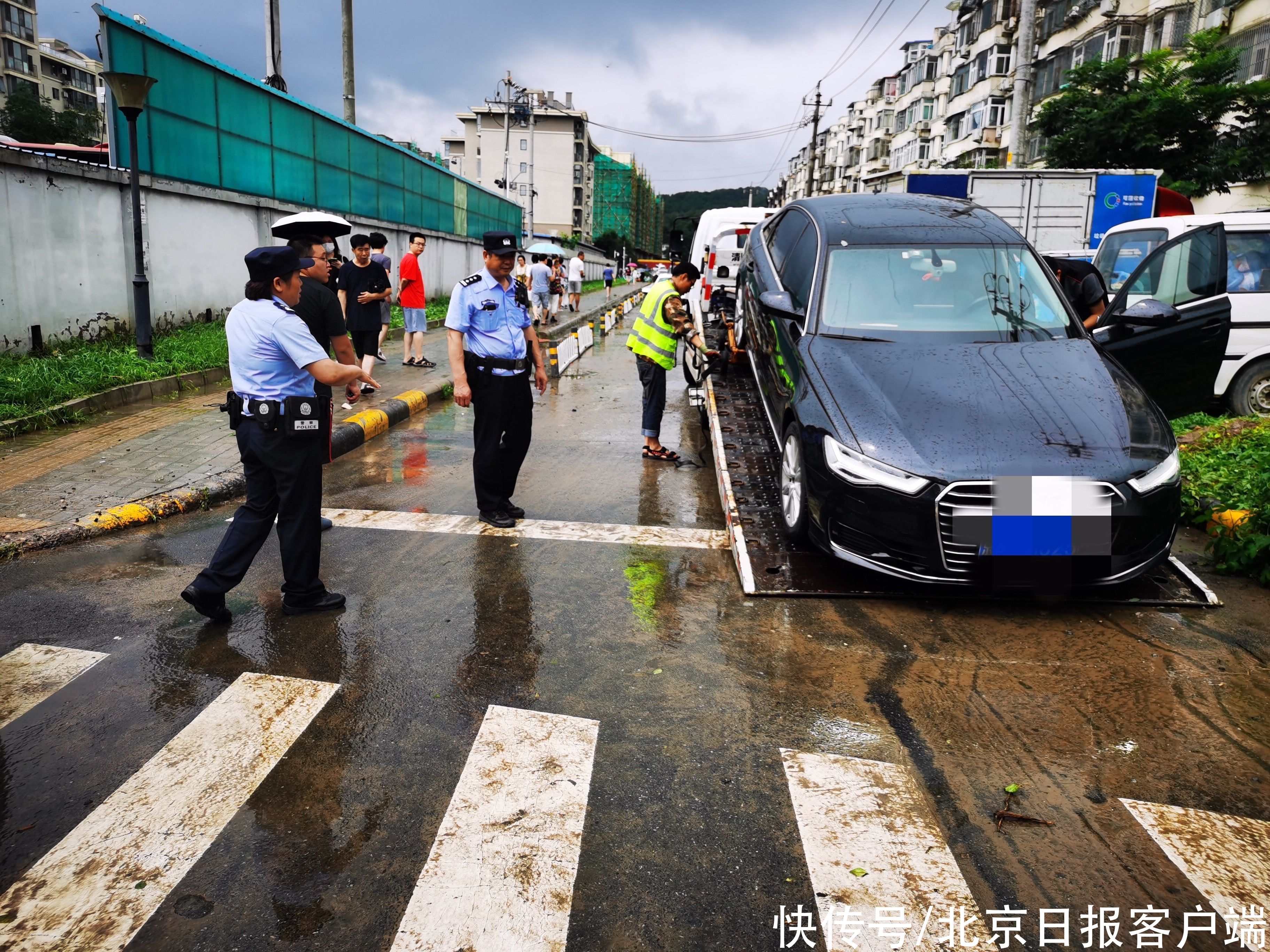 侯腾飞|北京普降大雨，海淀公安全力做好防汛保障