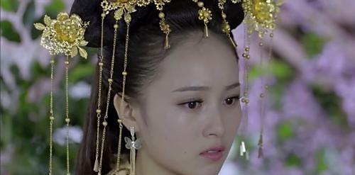 丈夫|皇后被迫改嫁，丈夫问“我和皇帝比如何”，皇后的回答很现实