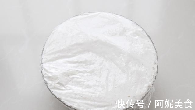 香甜|无需揉面的米发糕，搅一搅、蒸一蒸，香甜Q弹有嚼劲，比馒头简单