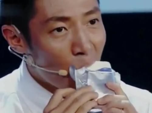 好吃|宇航员冰淇淋好吃吗看到撒贝宁的反应,吃一口根本停不下来