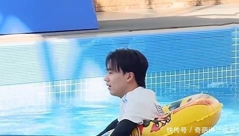 人名|郭麒麟在水中被圍住時,下意識喊出了一個“人名”,你都多大的人了