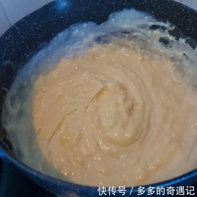 玉米淀粉|爆浆椰浆芝士奶盖蛋糕,切开一小口,竟然还是爆浆效果