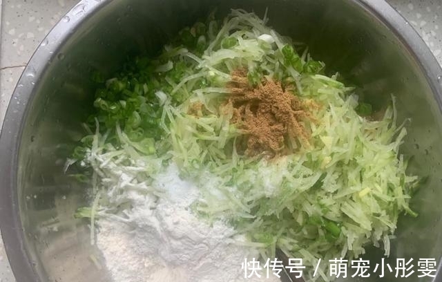 萝卜丸子|天凉了，我家隔几天吃一次，一次做一大盆，随吃随取，太香了