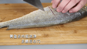 黄花鱼和它两个一起烧竟然这么香，堪称米饭杀手，后悔没有早学