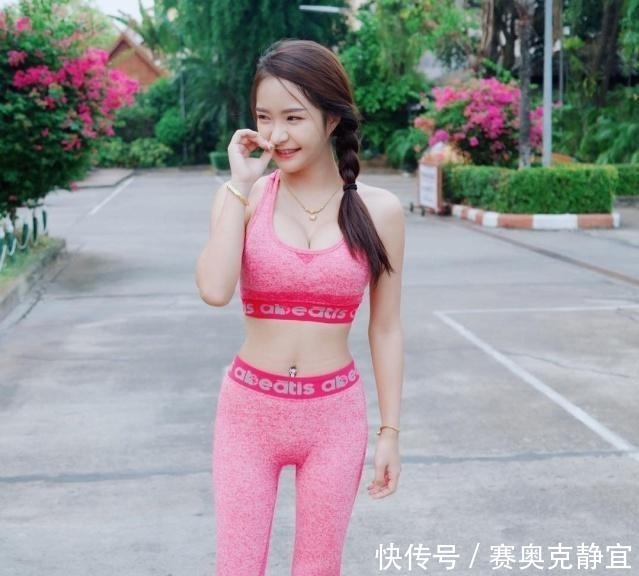 设计|打底裤的设计,显得高贵优雅,突显女人的优雅年轻