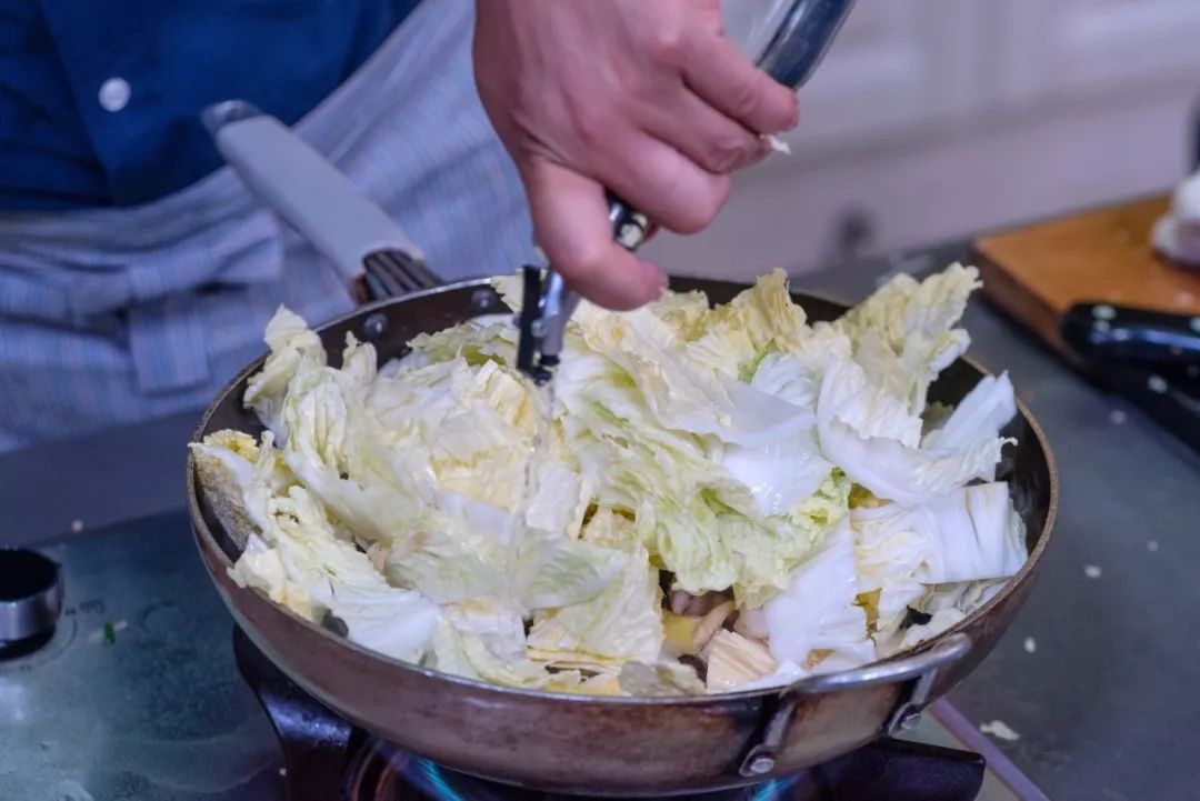 鲜香|白菜吃出海鲜味!鲜香过瘾,汤底都被抢来拌饭!