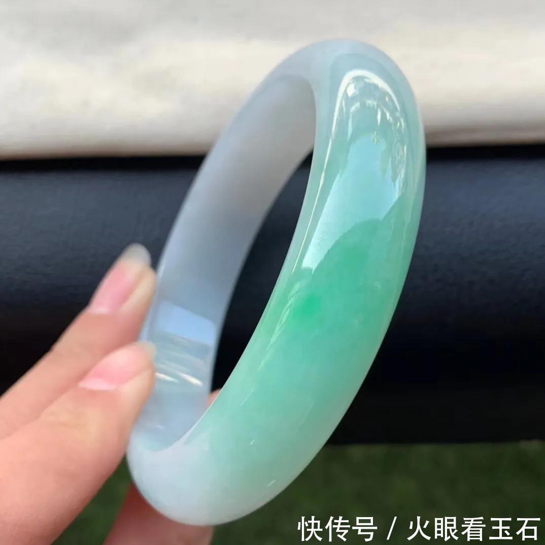 碧玉 新年到了,最适合送给妈妈的4款珠宝玉石,既美观,寓意又好