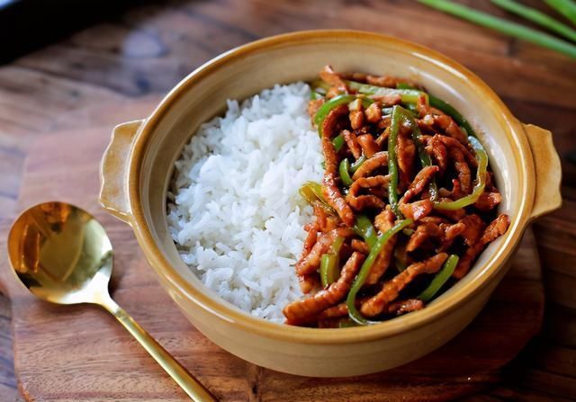 炒肉时加淀粉是大错!换成这2样,牢记3技巧,嫩滑入味,不粘锅