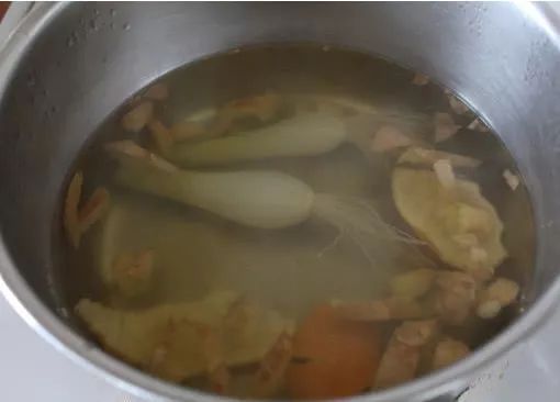 挥发油|生姜和此物一起煮,湿气没了,清肠排毒,肚子平了,预防老年斑!