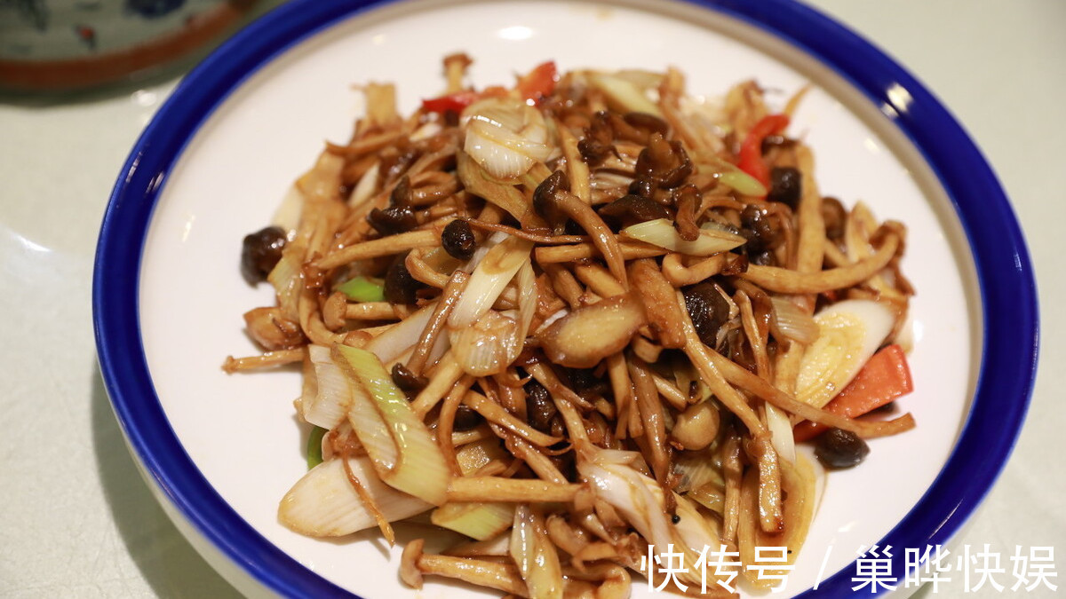 外行|炒杏鲍菇时，直接下油锅是外行，学会这样做，杏鲍菇鲜美味道正