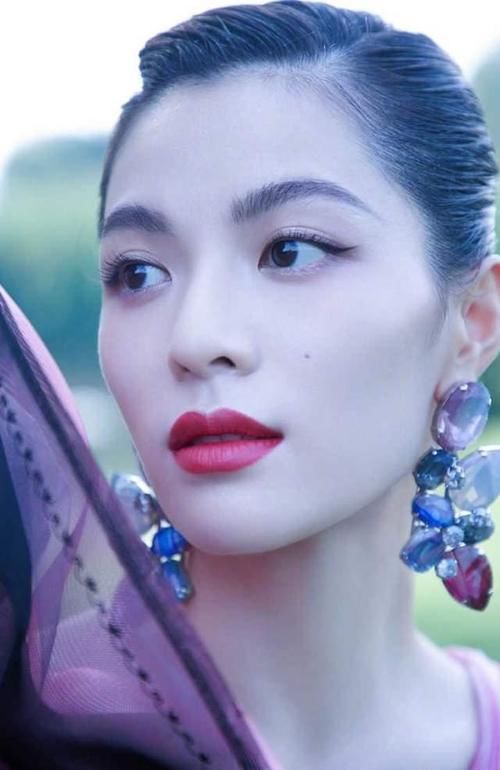 判断你是“高级脸”还是“网红脸”，主要看这3点，不妨自测一下