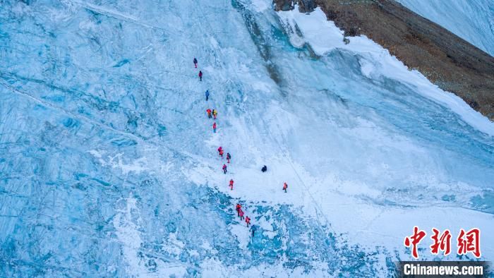 西藏|“第三极攀登者”助力西藏登山产业转型升级