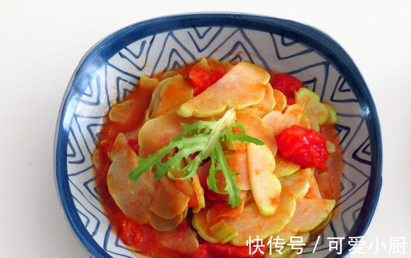 娘倆的午餐擺了一桌,女兒見(jiàn)了說(shuō)太豐盛,曬給同學(xué)紛紛點(diǎn)贊