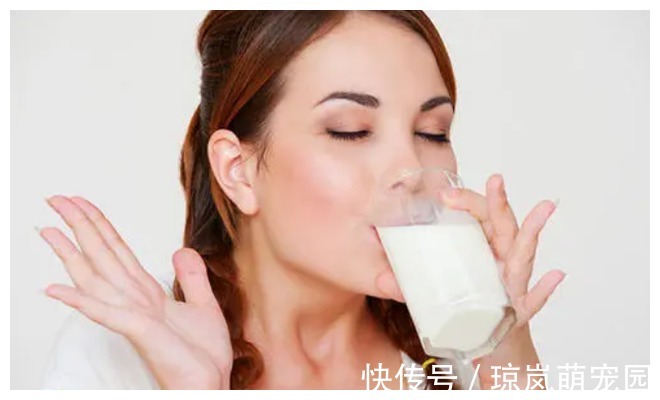 酸奶|经常喝酒的人,在喝酒时,提醒:这几种食物尽量不要吃