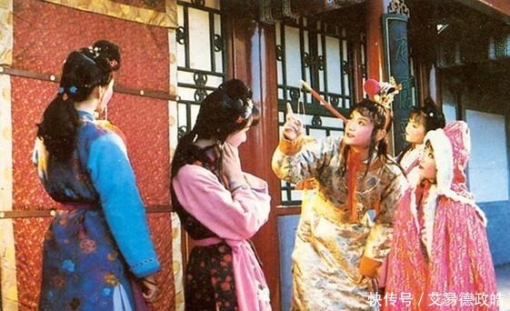 晴雯|贾母一句不经意的话,道出晴雯的真实身份,难怪她处处高人一等