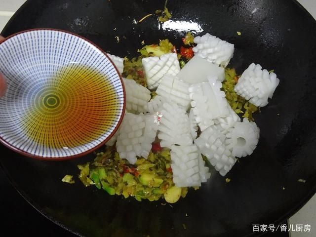 家里|天一热,家里最馋这菜,鲜辣酸爽,肉嫩肥美,开胃下饭