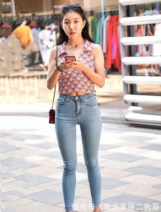 小姐姐|瑜伽裤的打扮开启时尚模式，穿起来更随意，营造女性魅力