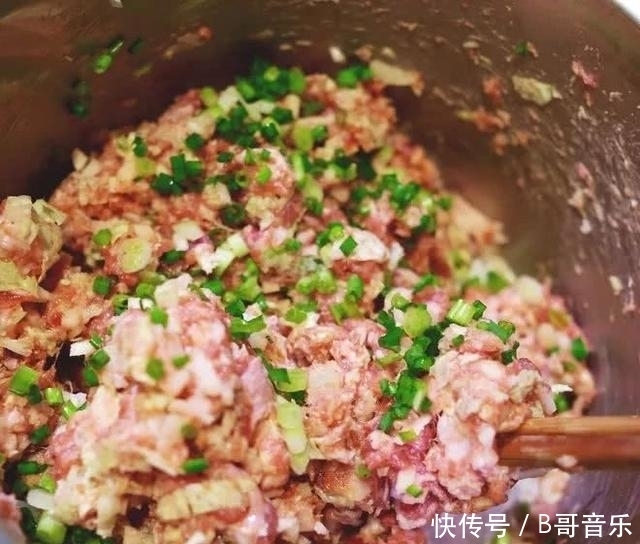 饺子馆的水饺那么香，到底加了什么东西？来看看