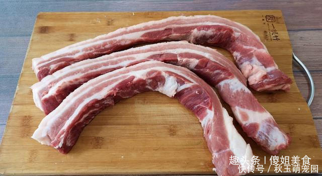 五花肉|五花肉不要红烧了，教你懒人做法，不加油不用水，一次3斤不够吃