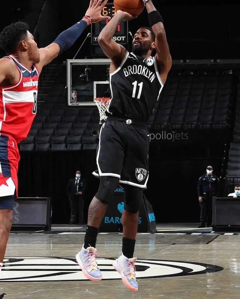 adizero 太骚了吧!这五双猛男色球鞋,你绝对喜欢…