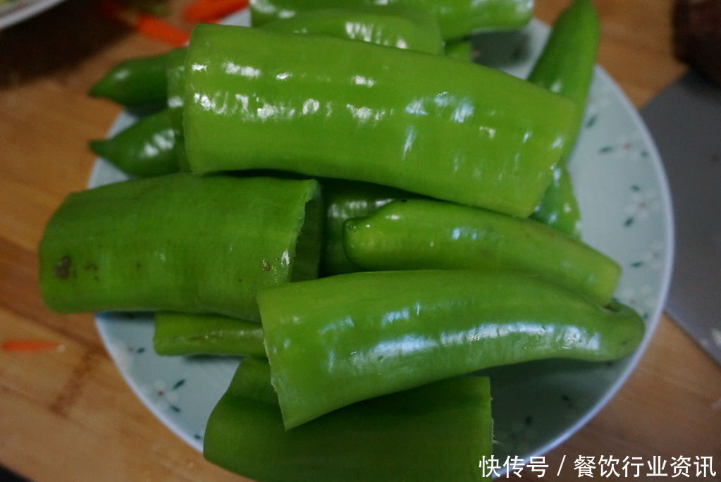 正宗|虎皮尖椒为什么做不好,第一步你就错了,我来教你正宗的做法!