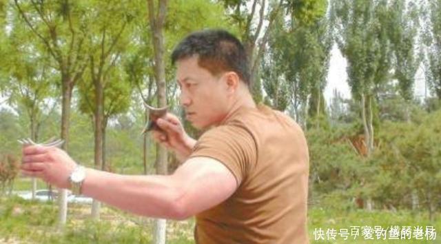 武术$他是中国第一保镖,能用筷子击穿3公分钢板,1小时薪酬28万