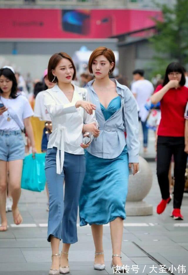 街拍|美女街拍:女神打扮清爽优雅,潇洒,有一种青春的气质