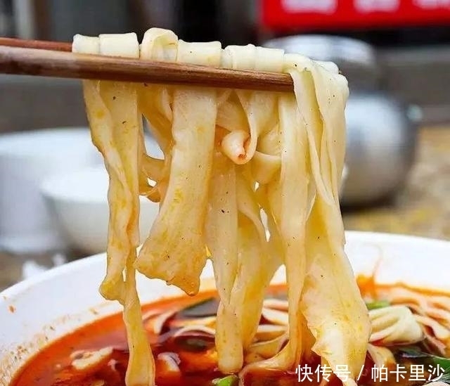 板面|敢自称为烩面爷爷的板面,到底有多好吃?
