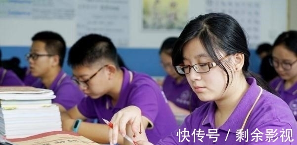 课外|学生补课遭遇整改,“团购家教”又成新宠,对此教育部的声明亮了