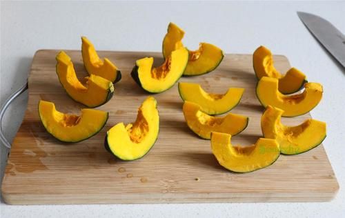 南瓜的懒人做法，不放一滴油，烤一烤，软糯香甜，热量低更健康！