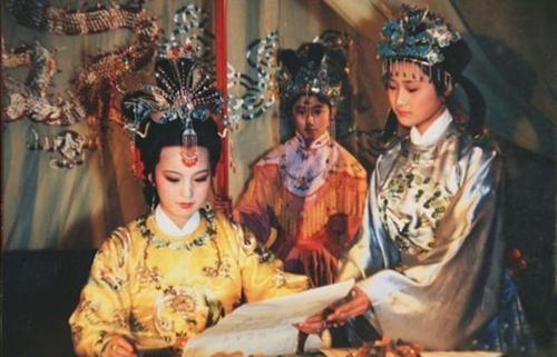 贵妃|元春为何从女官升为贤德妃、贵妃?她得罪了谁?被弓弦勒死的证据