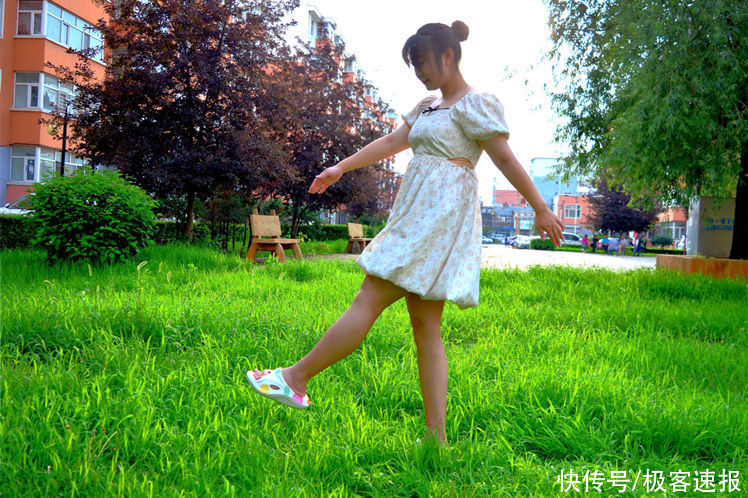 夏日出街好搭档，回弹给力不踩屎，咕咚运动舒缓拖鞋体验