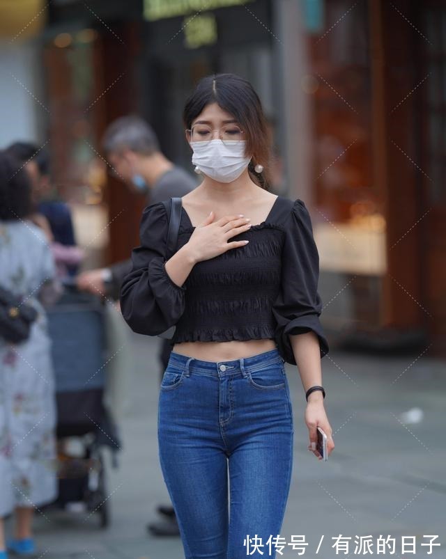 穿搭 轻松随意的瑜伽裤穿搭增加成熟魅力,展现迷人体态,俏皮减龄!