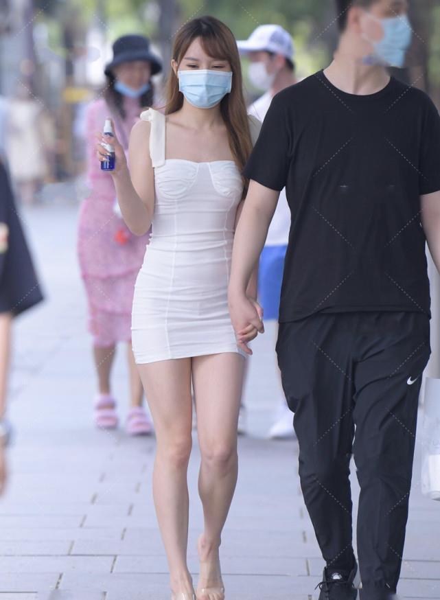 性感 白色绑带蝴蝶结紧身裙穿搭，性感时尚，清纯可爱