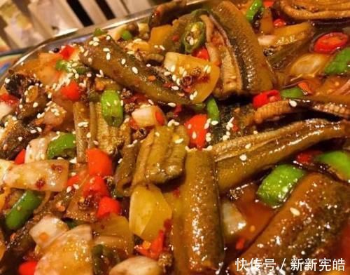 在家做鳝鱼时,别傻傻用料酒去腥,额外加点“它”,腥味去的彻底