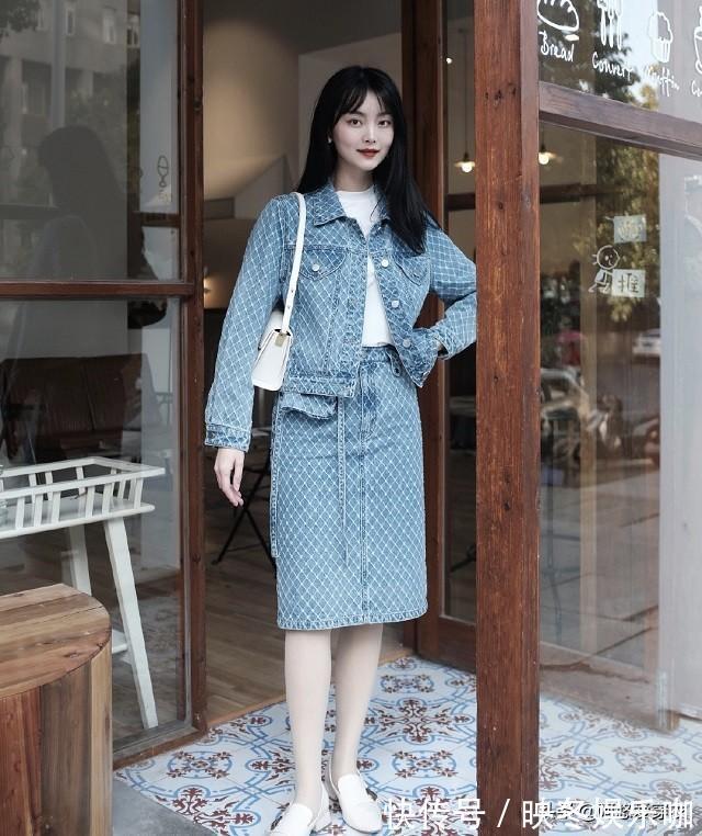 搭配 “呢子裙”早烂大街了，今年流行“烟管裙”，时髦显瘦又有气质