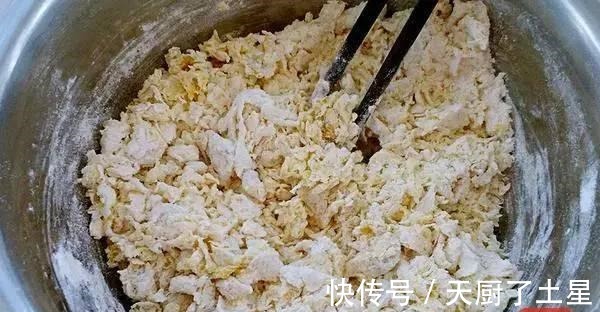 南瓜饼这样做不用油炸，学会了3分钟做一大锅，香甜软糯、零添加！
