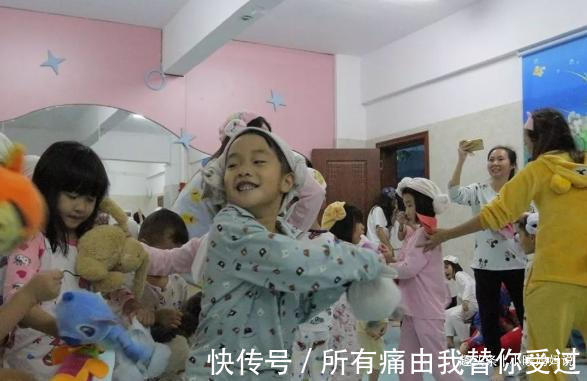 小静|哥哥上幼儿园全托寄宿,弟弟上非寄宿,兄弟俩的差别戳痛妈妈的心