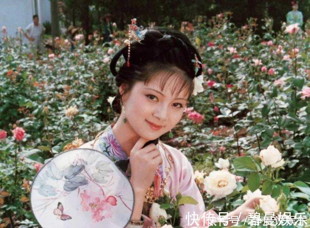 蒋玉菡!家中妻妾成群,贾宝玉为啥还离家出走七个字道出薛宝钗的不堪