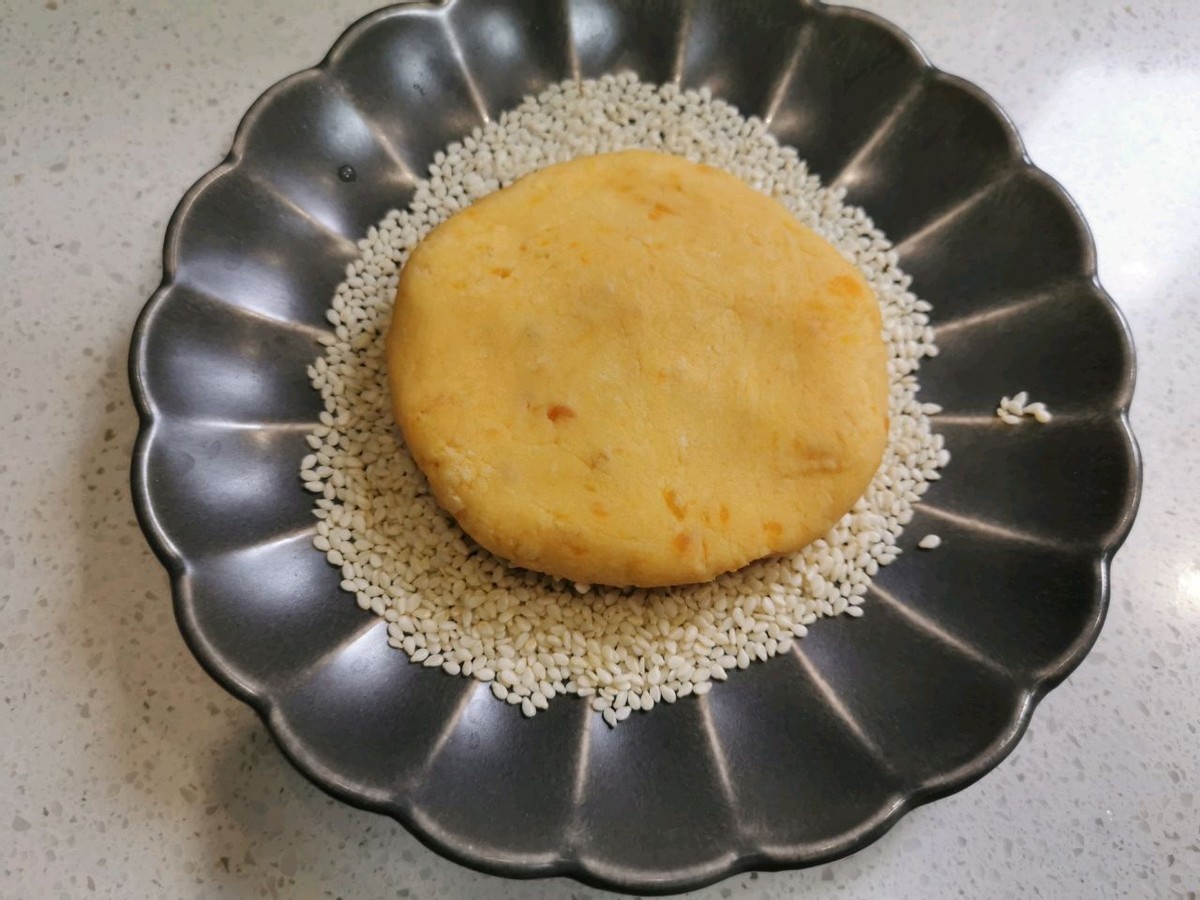 2根红薯,一碗糯米粉,做出好吃的红薯糯米饼,孩子很喜欢吃