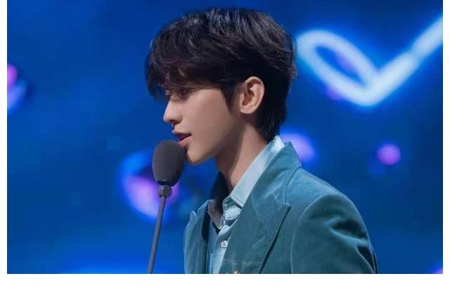 星光璀璨！周深刘雨昕刘宇乐华新女团NAME亮相TMEA年度盛典