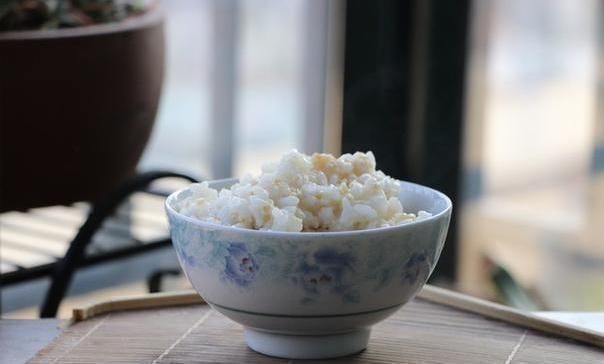 燕麦|“肠道推粪机”被找到，每天吃一点，排宿便，大肚腩悄悄下去了！