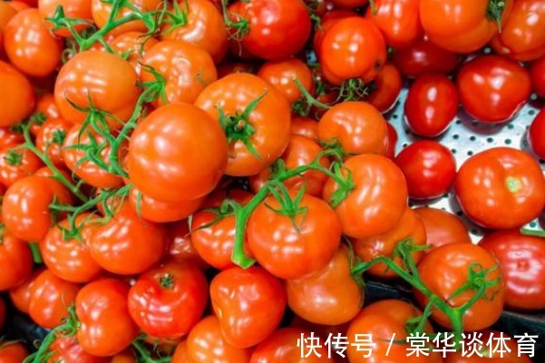 买西红柿别再乱挑了,菜农教你4个窍门,催熟的西红柿绕道走