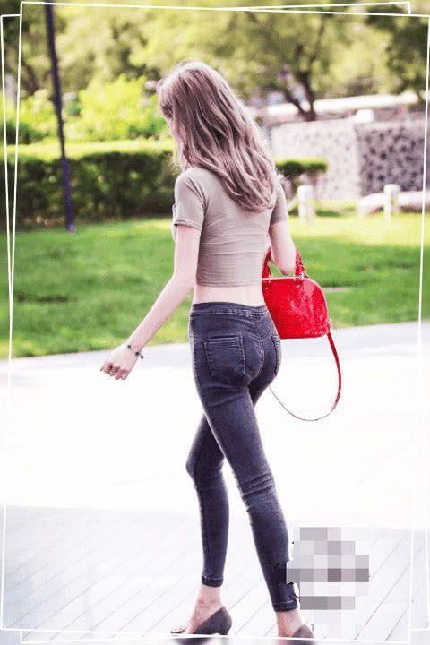 牛仔裤|牛仔裤展现出迷人气质，简洁利落轻松穿出时尚感，少妇穿更性感