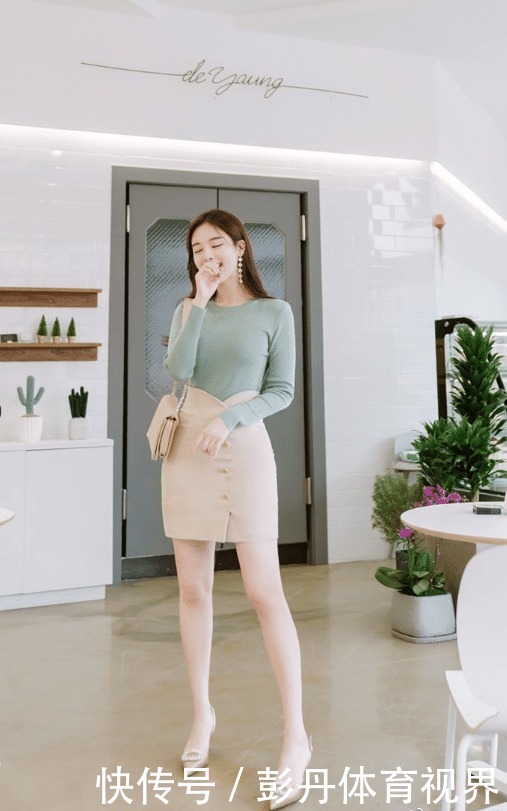 薄荷绿+米白色,清新的颜色,看起来很舒服