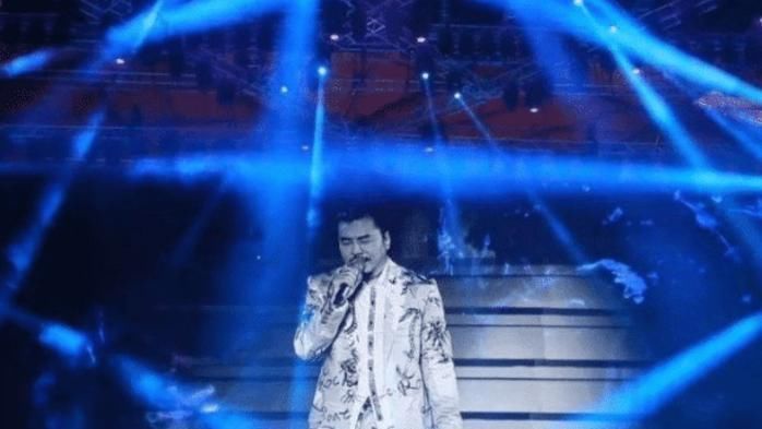 家底 以为自己很出名,豁出去家底在鸟巢开演唱会,结果赔了个底朝天