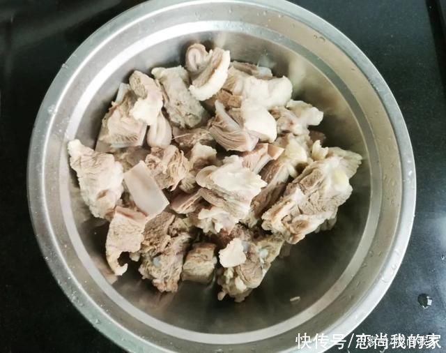  炖羊肉汤不要花椒、大料和料酒，加这两样味道鲜美，还没羊膻味!